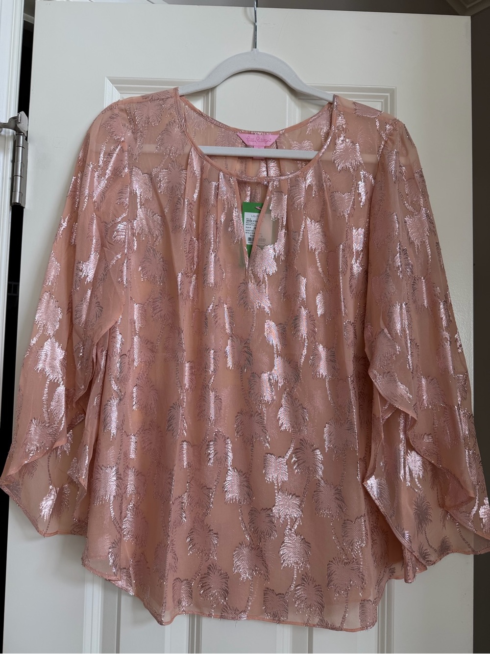 NWT Lilly Pulitzer Beccer Silk Clip Top Sandstone Metallic Palm Tree Size M Pink - Picture 3 of 13